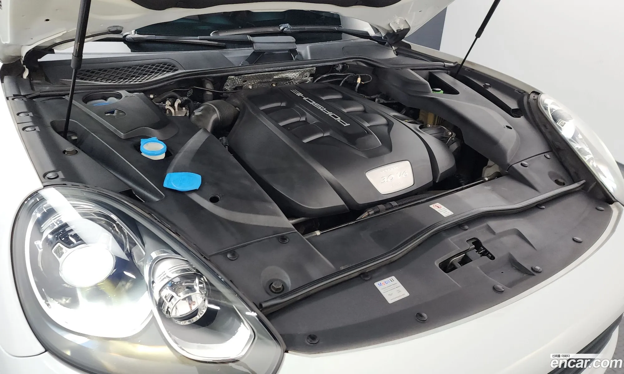 Porsche Cayenne 2017 WP1AF2929HKA31183 — 18