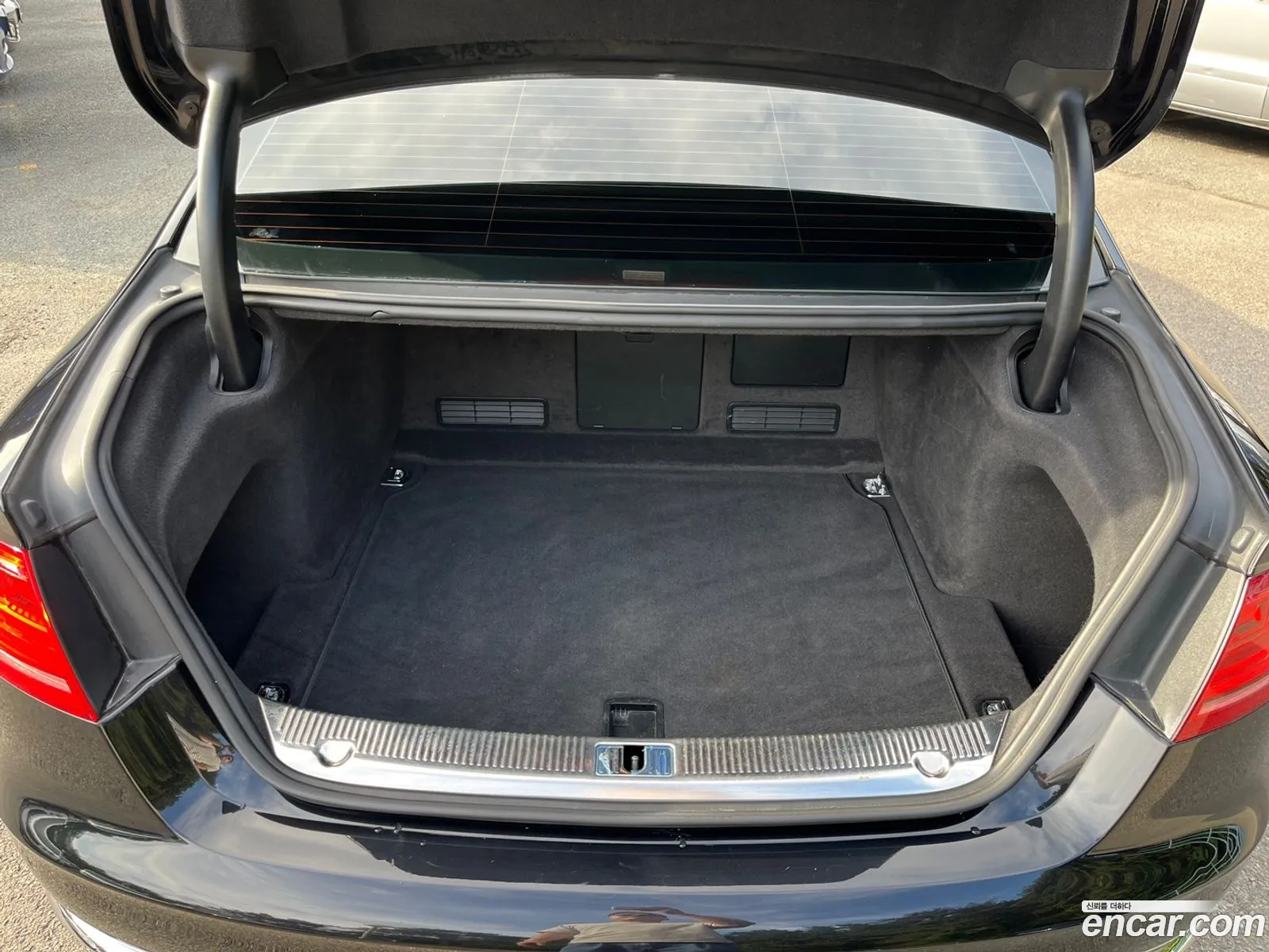 Audi A8 2011 — 18