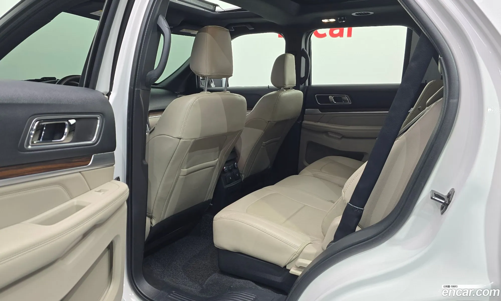 Ford Explorer 2019 1FM5K8FH6KGA74668 — 27