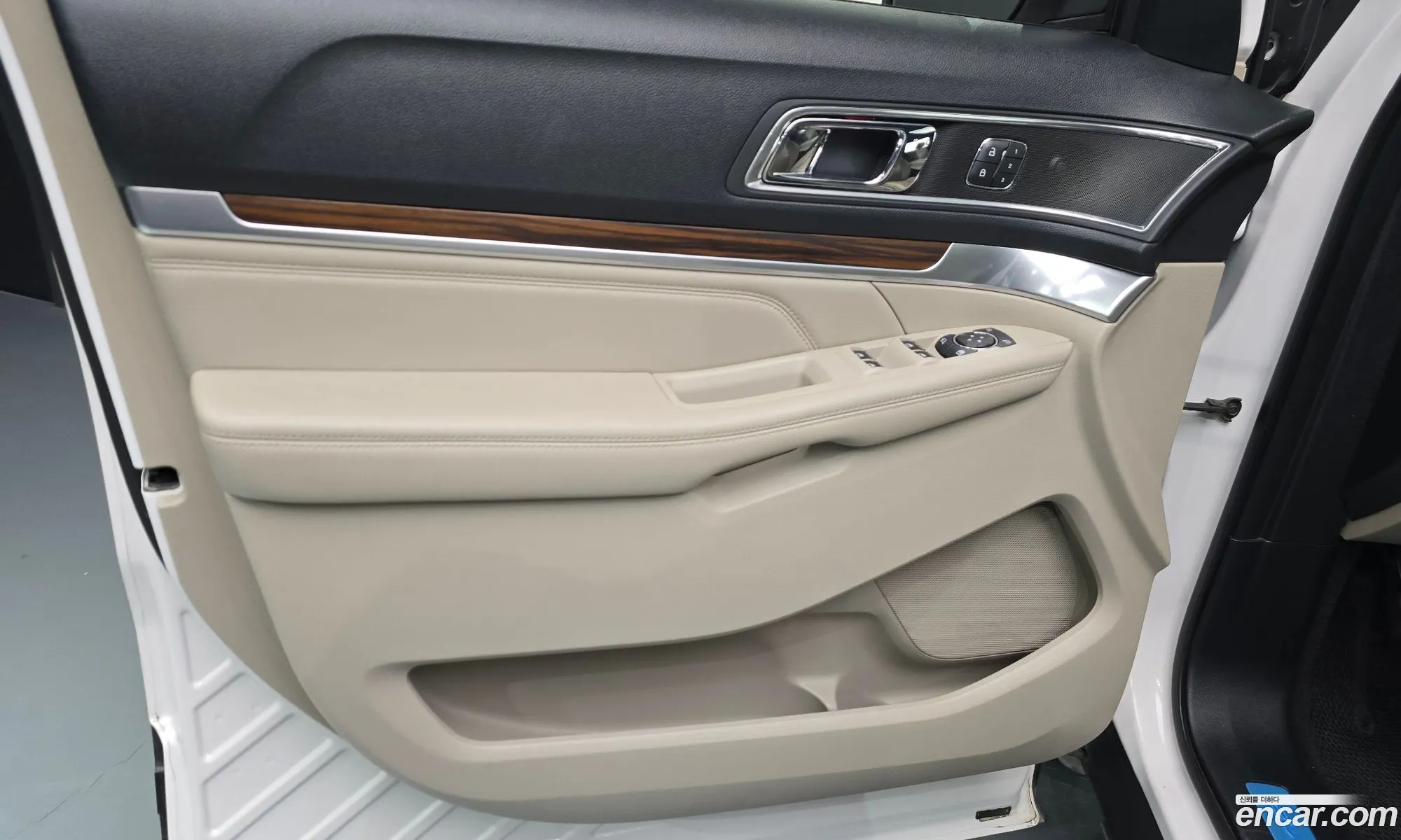 Ford Explorer 2019 1FM5K8FH6KGA74668 — 16