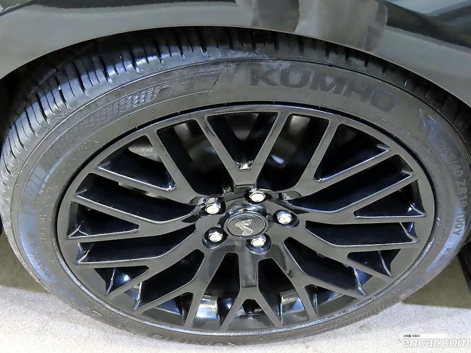 Ford Mustang 2019 1FATP8FF — 17