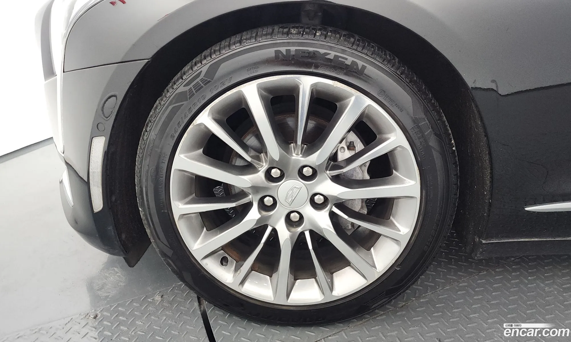 Cadillac CT6 2018 1G6K95RX1JU156539 — 13