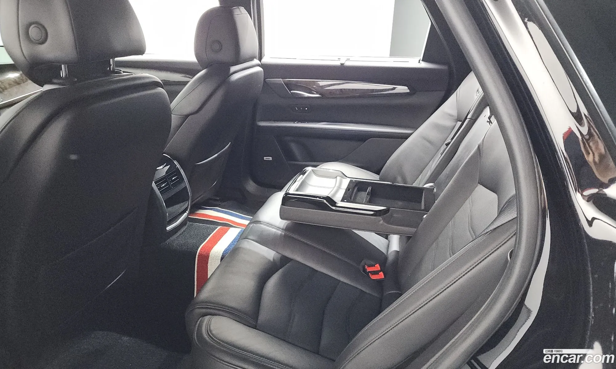 Cadillac CT6 2018 1G6K95RX1JU156539 — 17