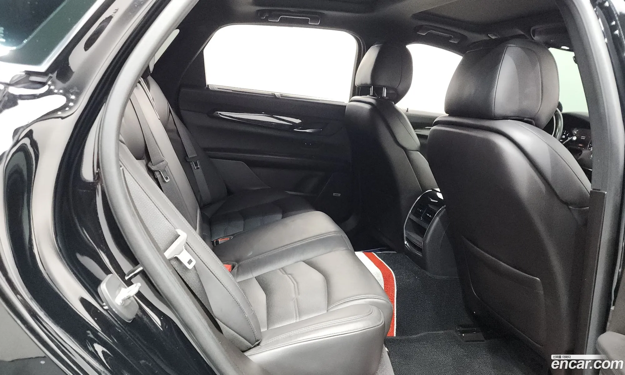 Cadillac CT6 2018 1G6K95RX1JU156539 — 9