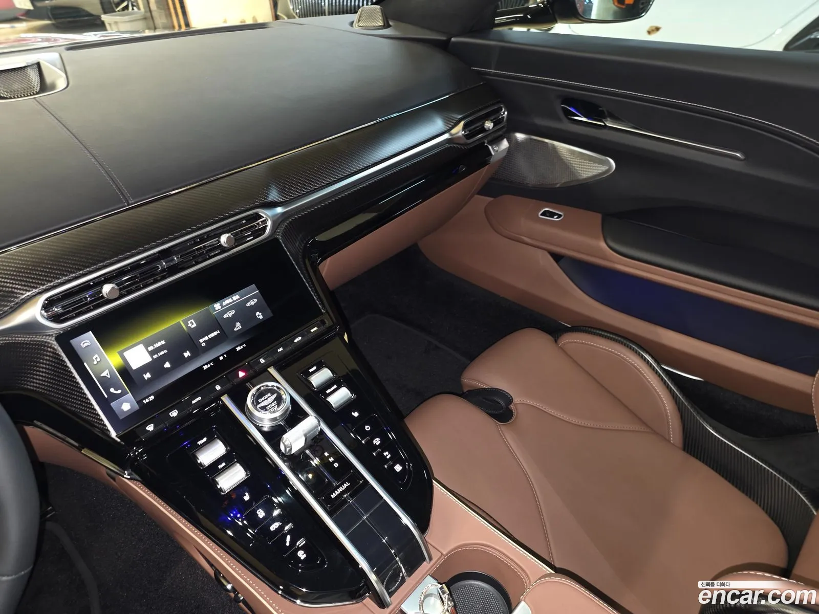Aston Martin Vantage 2025 — 14