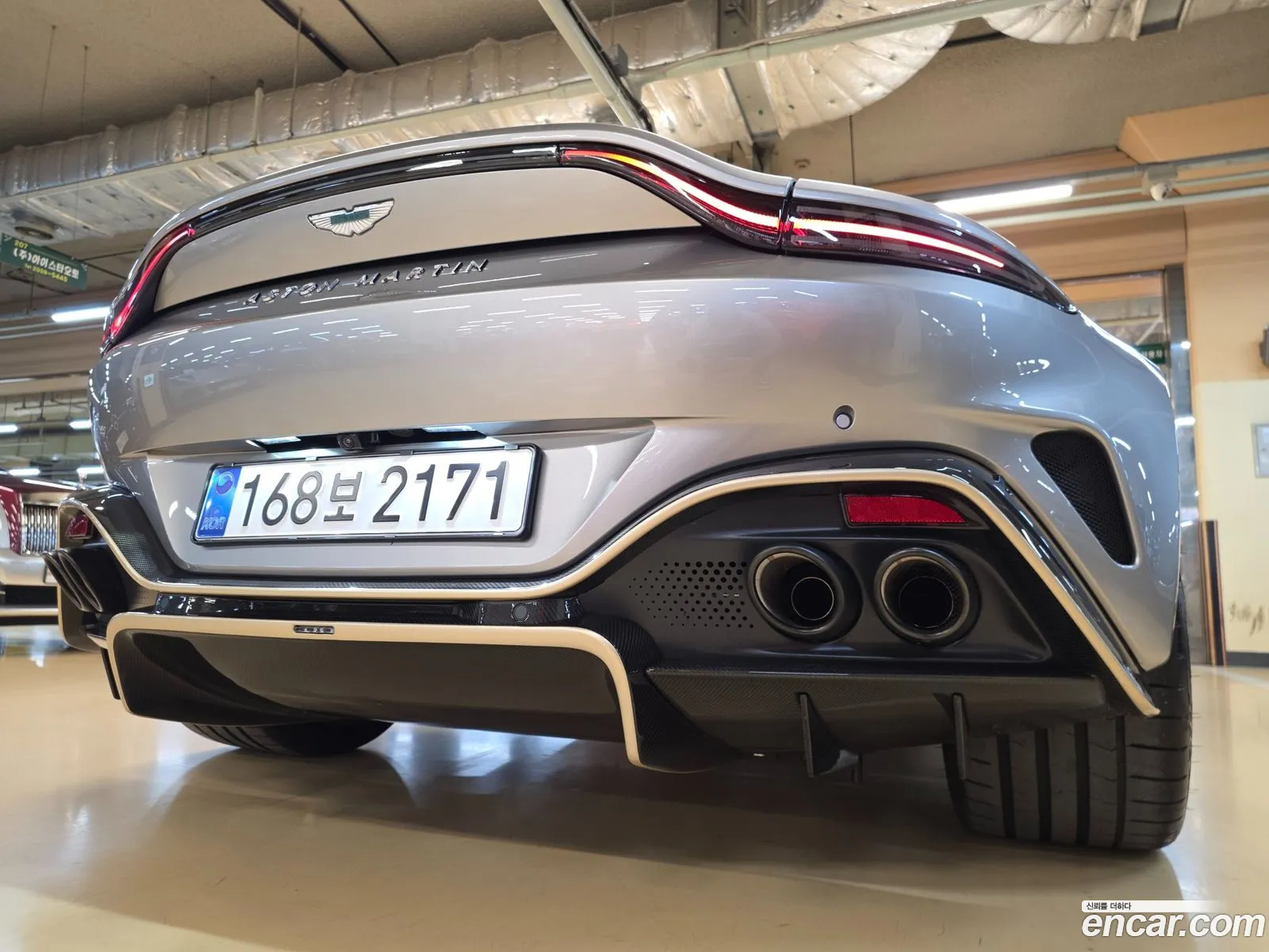 Aston Martin Vantage 2025 — 11