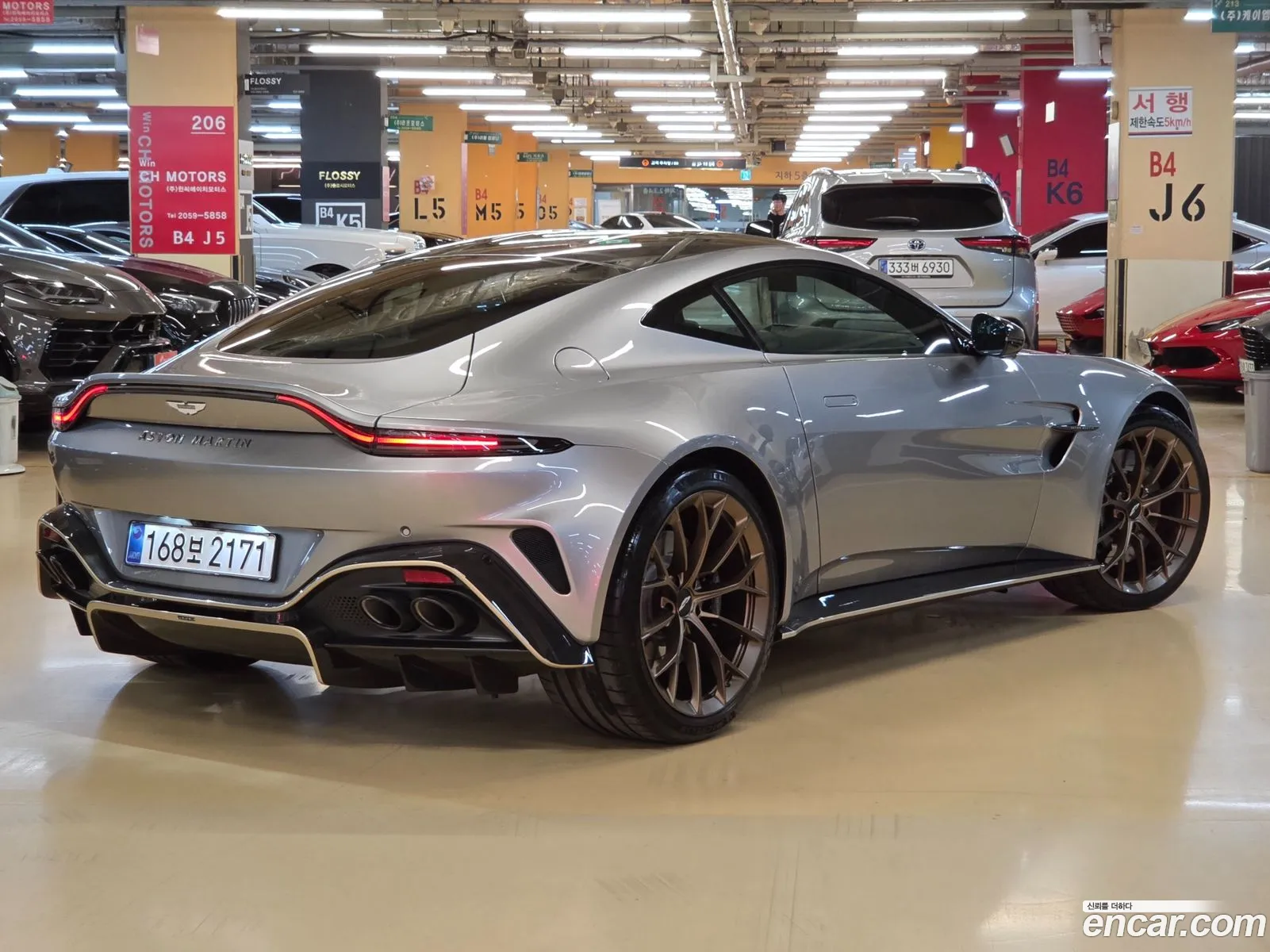 Aston Martin Vantage 2025 — 13