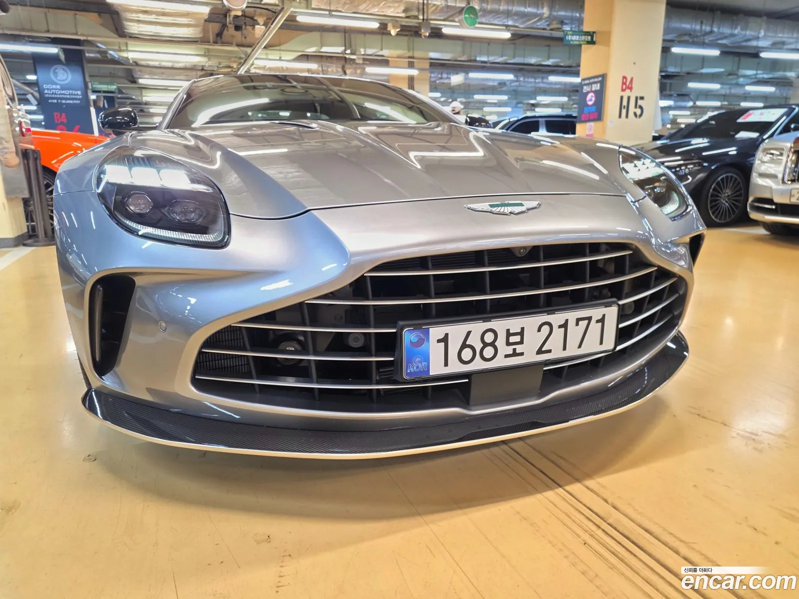 Aston Martin Vantage 2025 — 16
