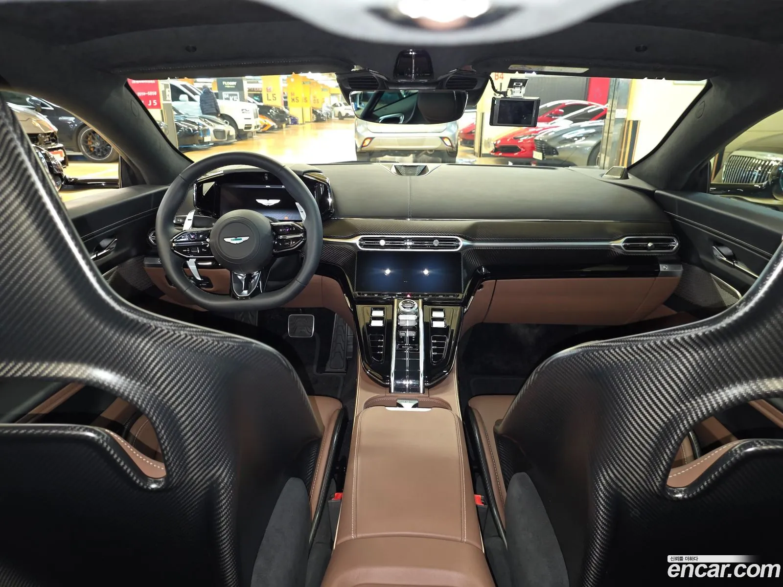 Aston Martin Vantage 2025 — 3