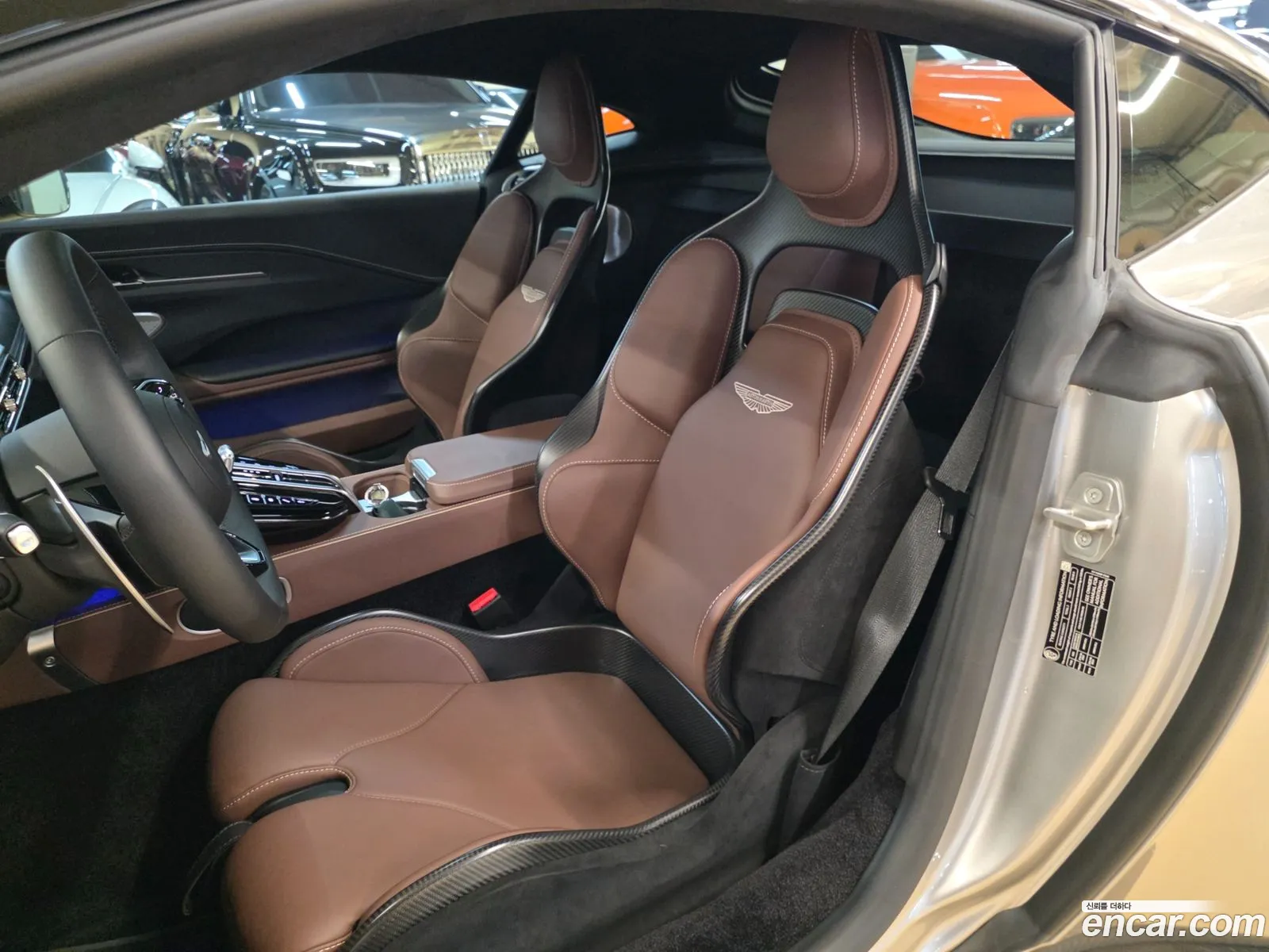 Aston Martin Vantage 2025 — 17