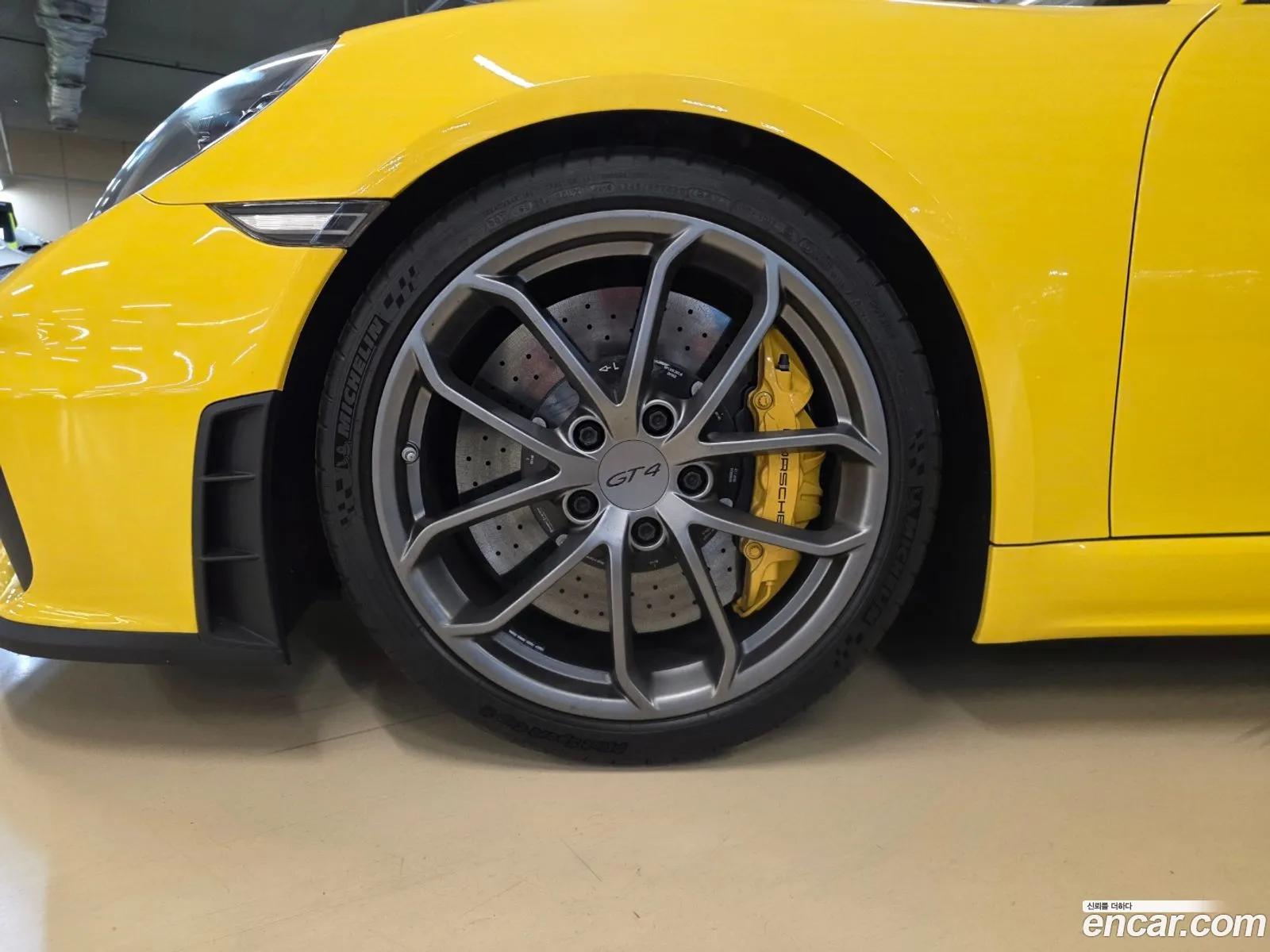 Porsche 718 Cayman 2020 — 11