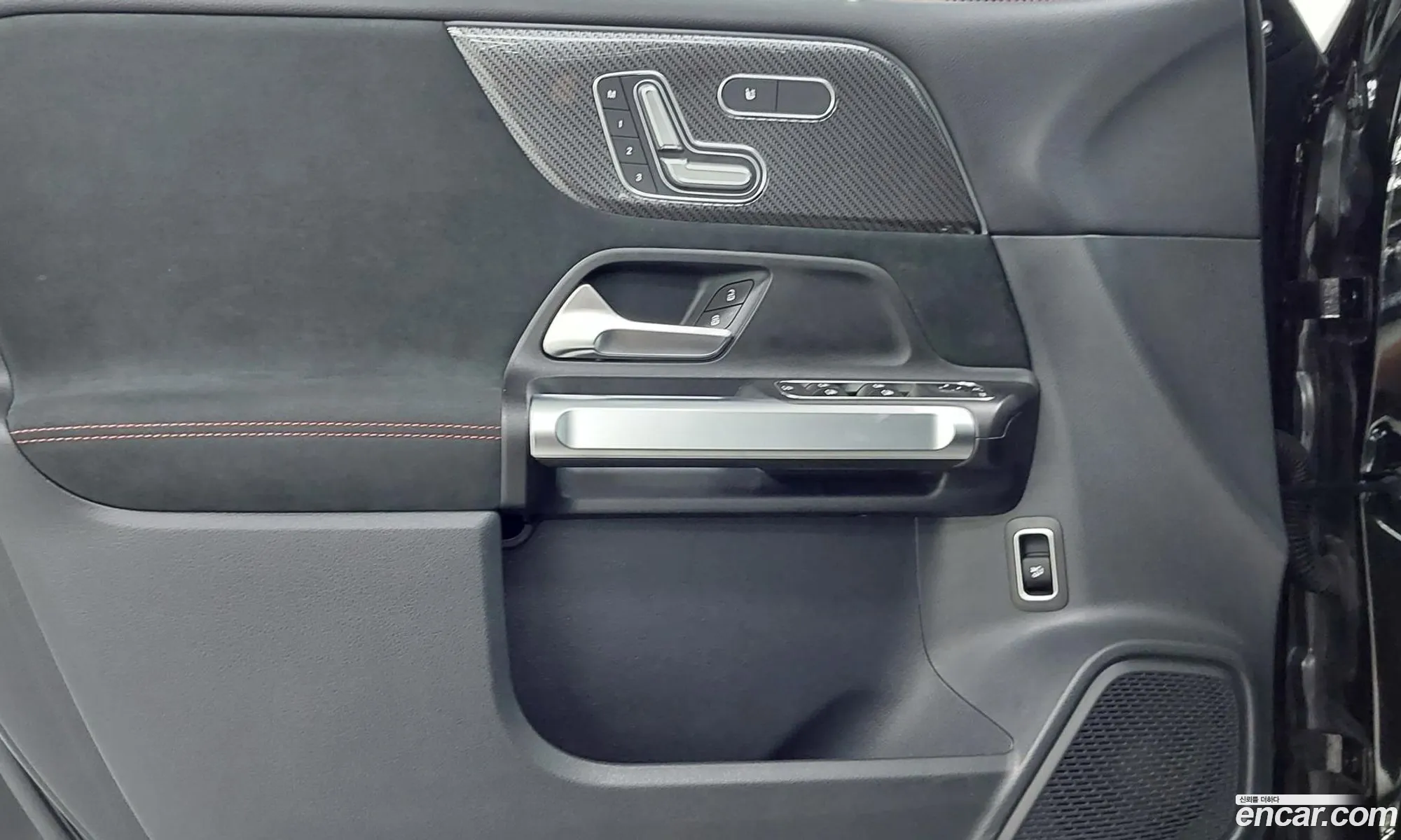 Mercedes-Benz GLB-Class X247 2025 — 14