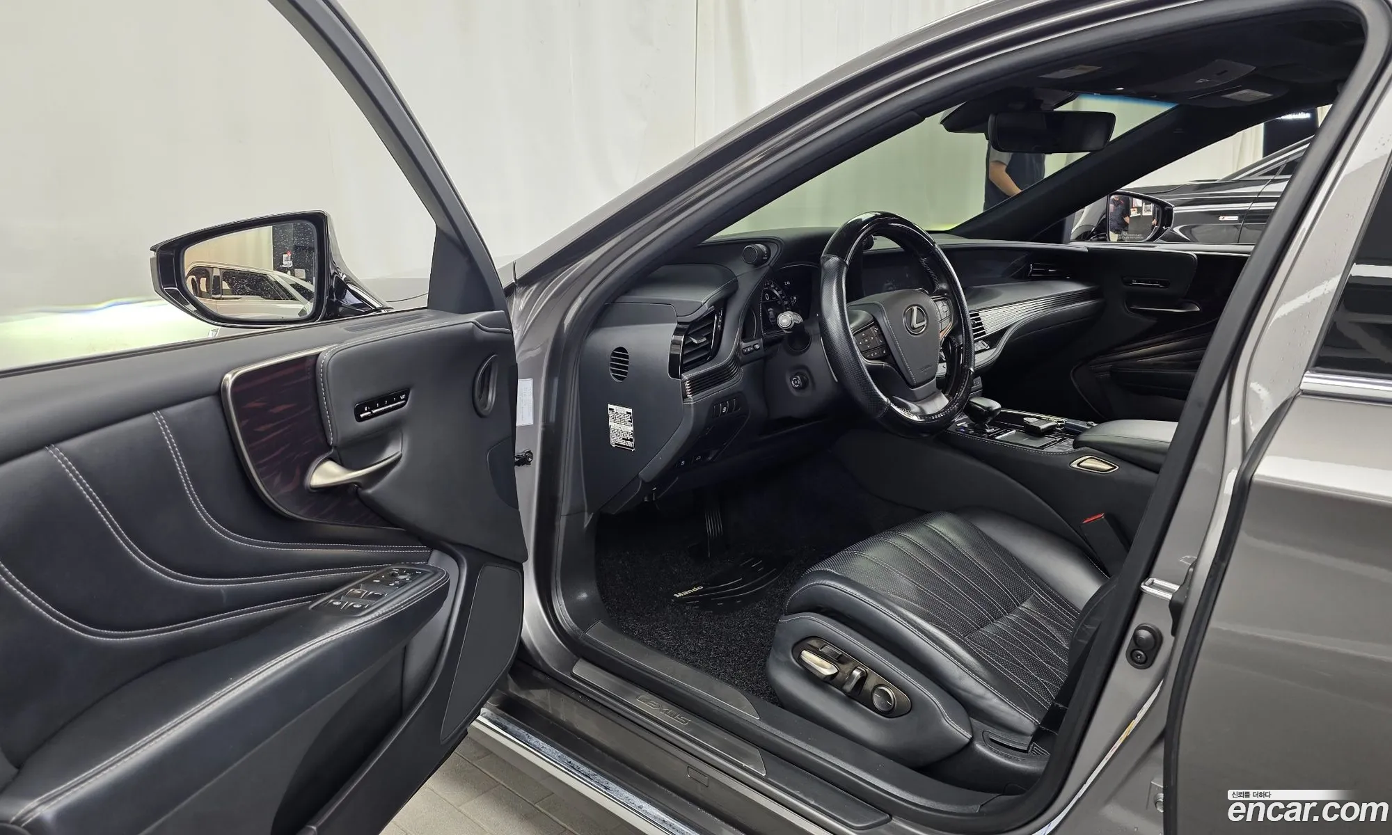 Lexus LS500 2019 — 2
