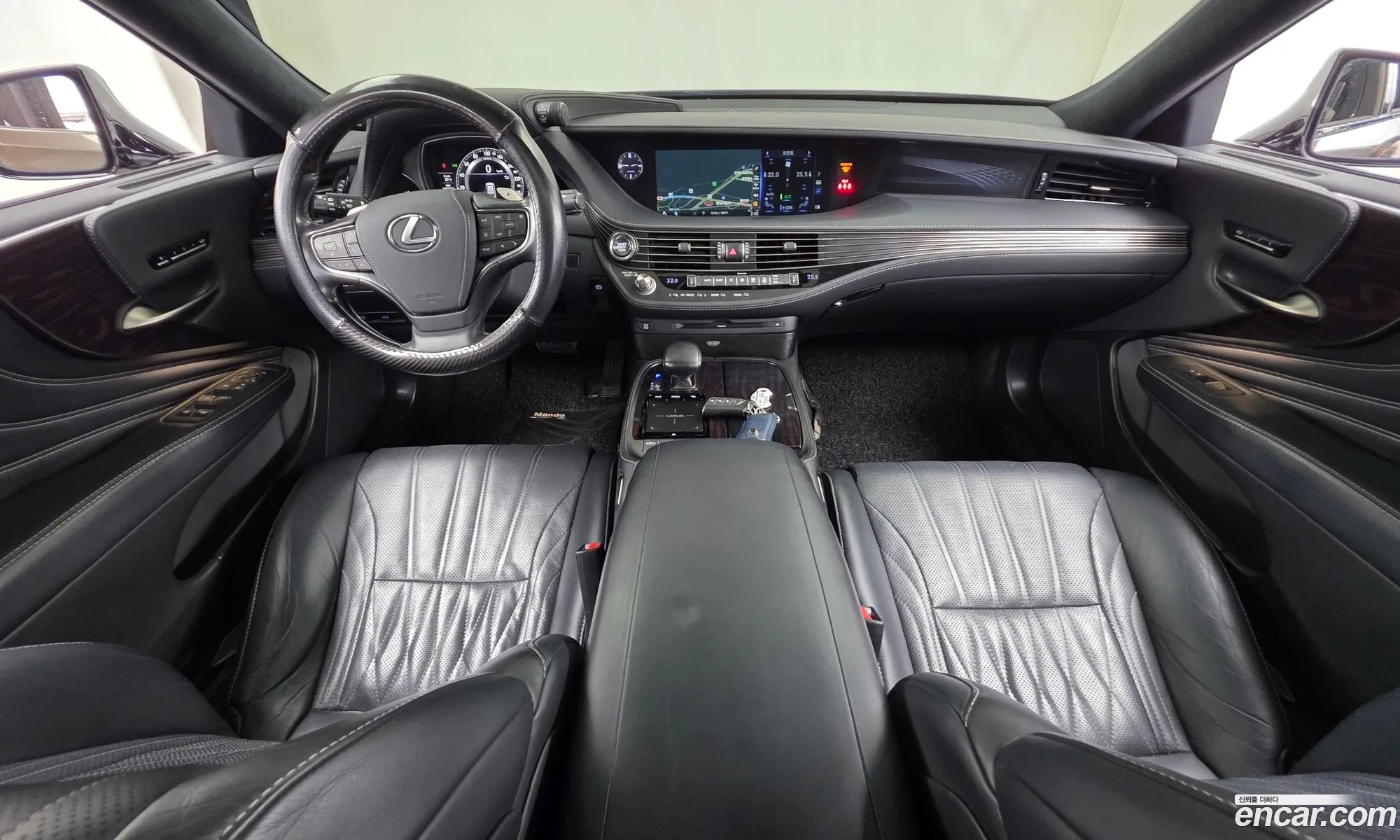 Lexus LS500 2019 — 17