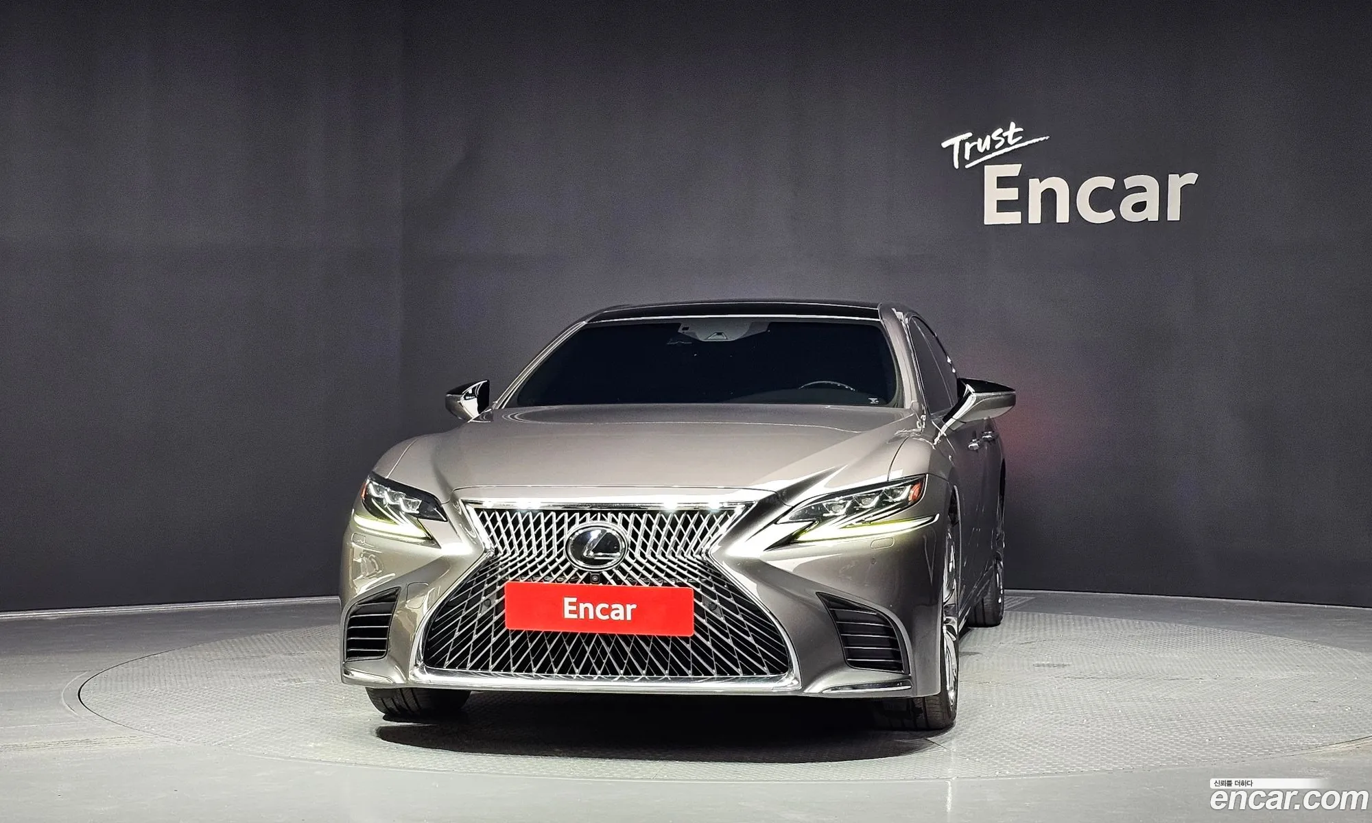 Lexus LS500 2019 — 11