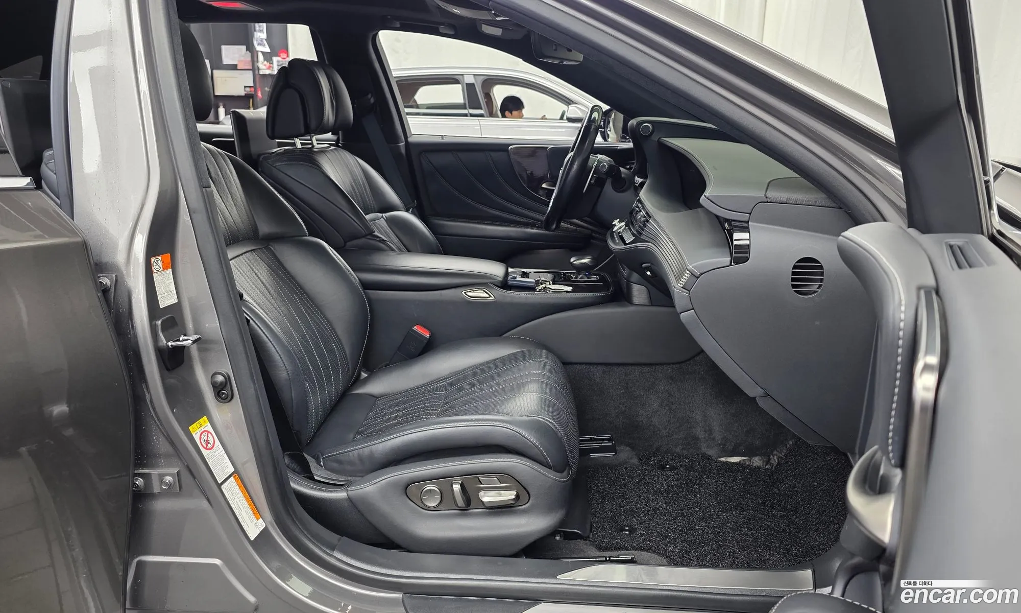 Lexus LS500 2019 — 10