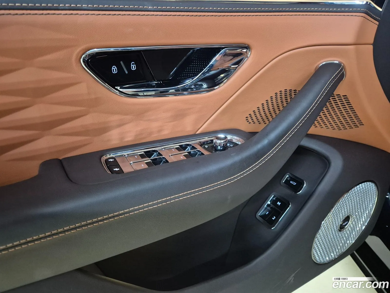Bentley Flying Spur 2023 — 15