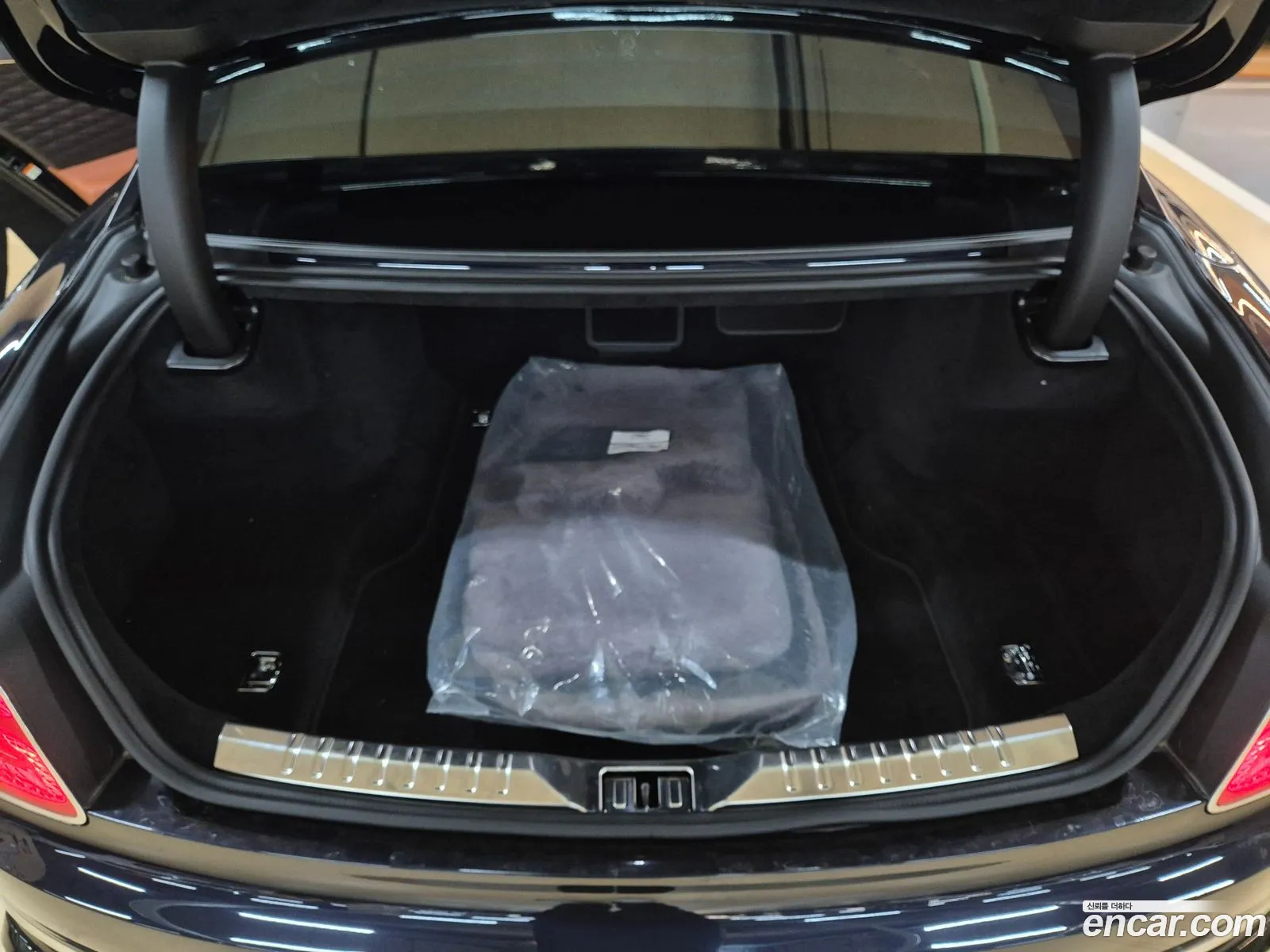 Bentley Flying Spur 2023 — 10
