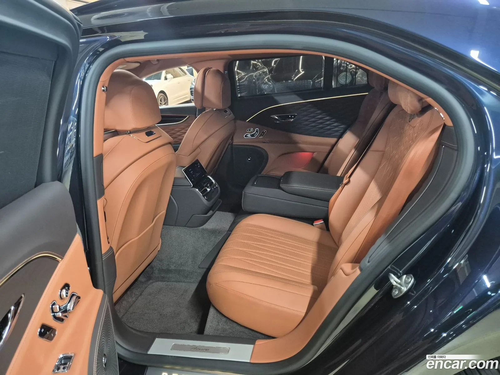 Bentley Flying Spur 2023 — 11