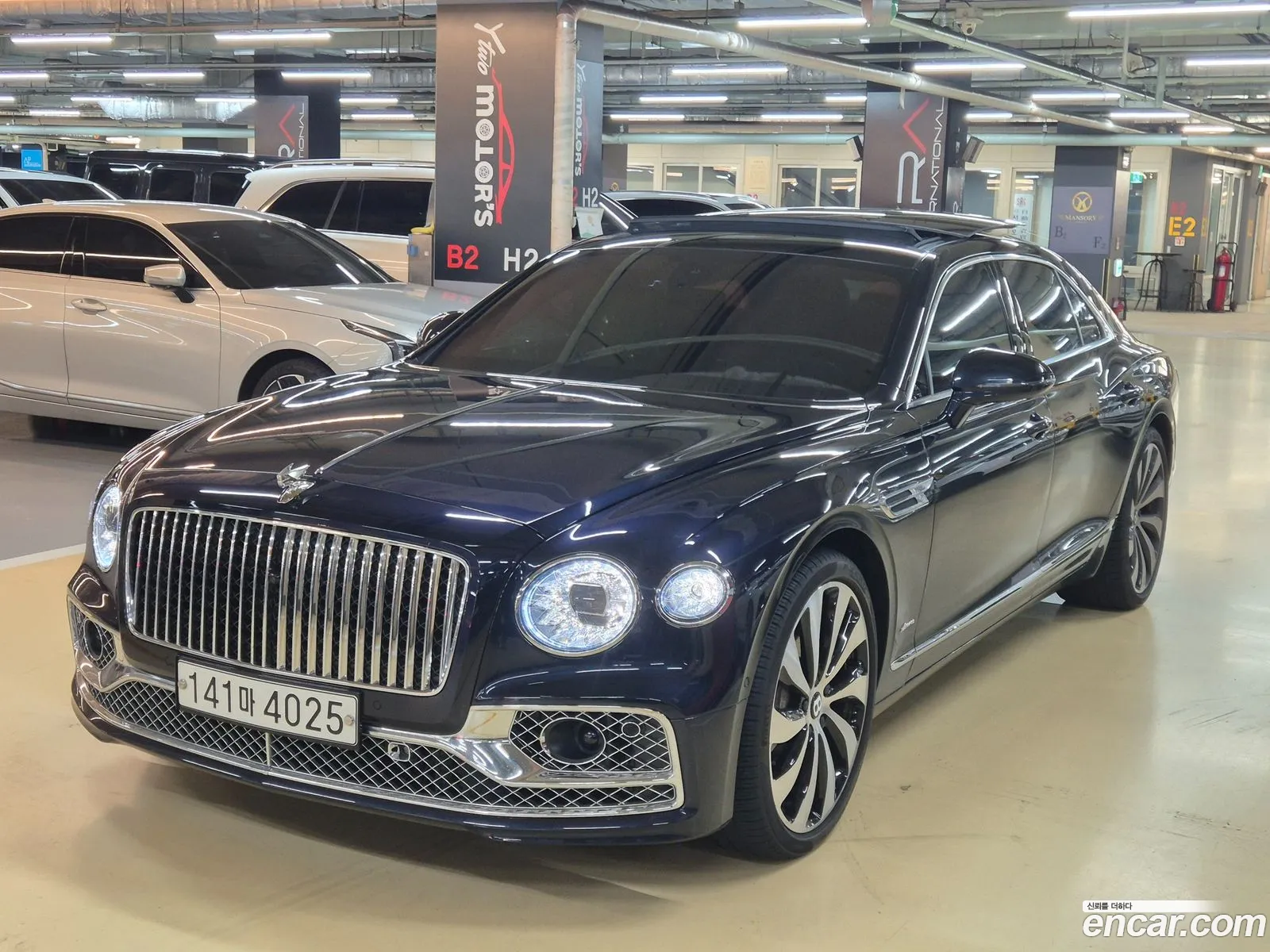 Bentley Flying Spur 2023 — 18