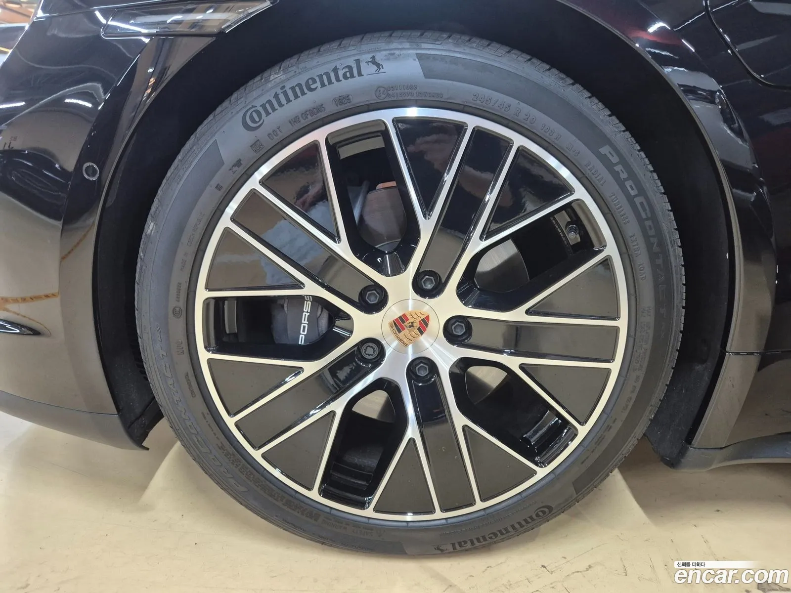 Porsche Taycan 2025 — 3