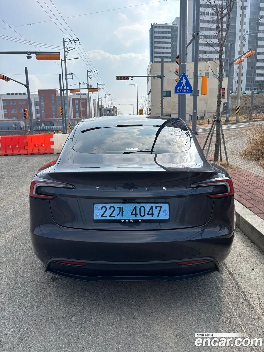 Tesla Model 3 2025 — 7