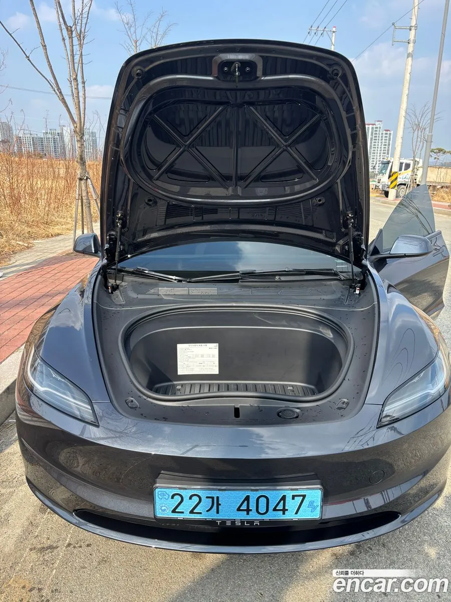 Tesla Model 3 2025 — 4