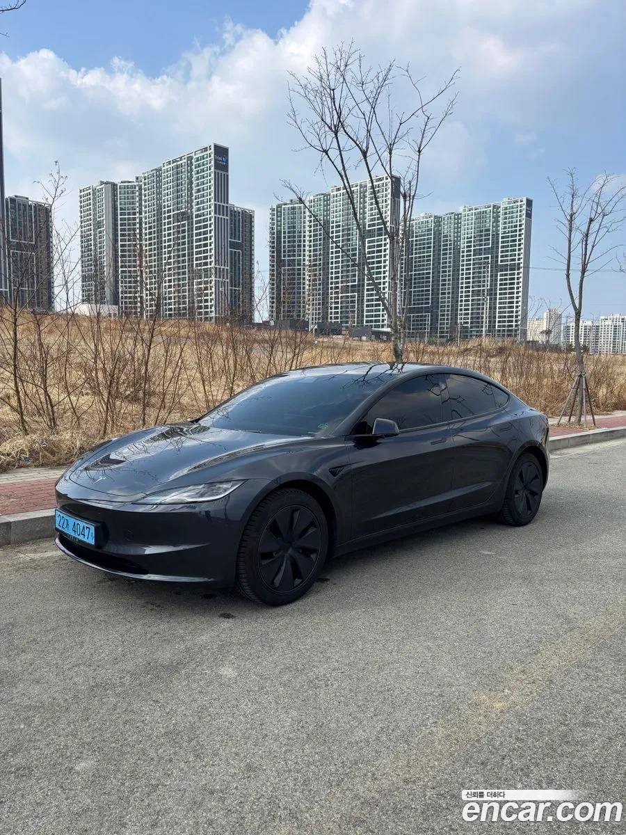 Tesla Model 3 2025 — 14