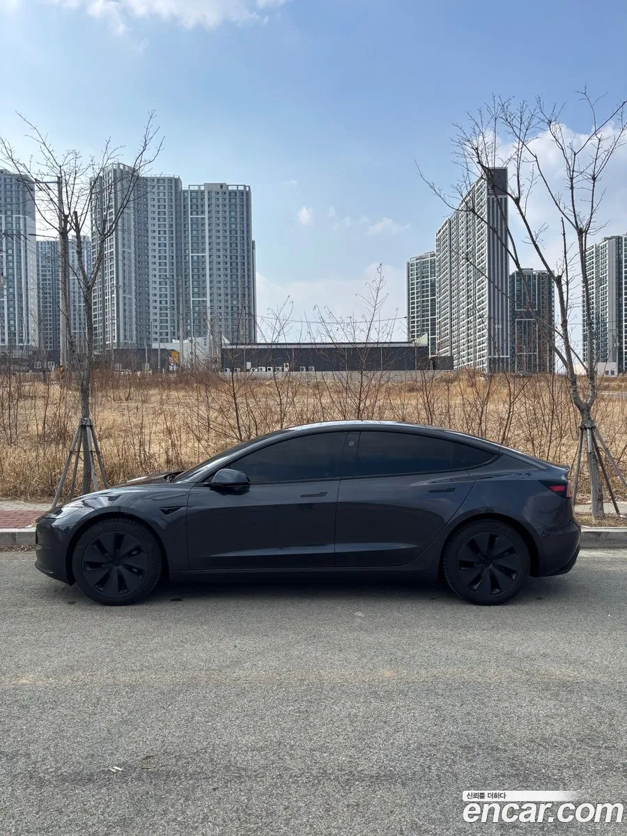 Tesla Model 3 2025 — 10