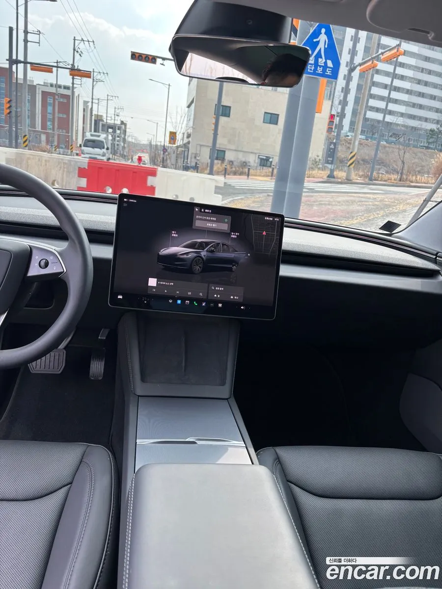Tesla Model 3 2025 — 3
