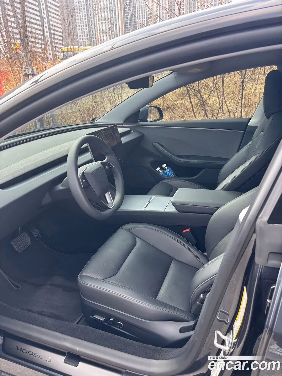 Tesla Model 3 2025 — 13