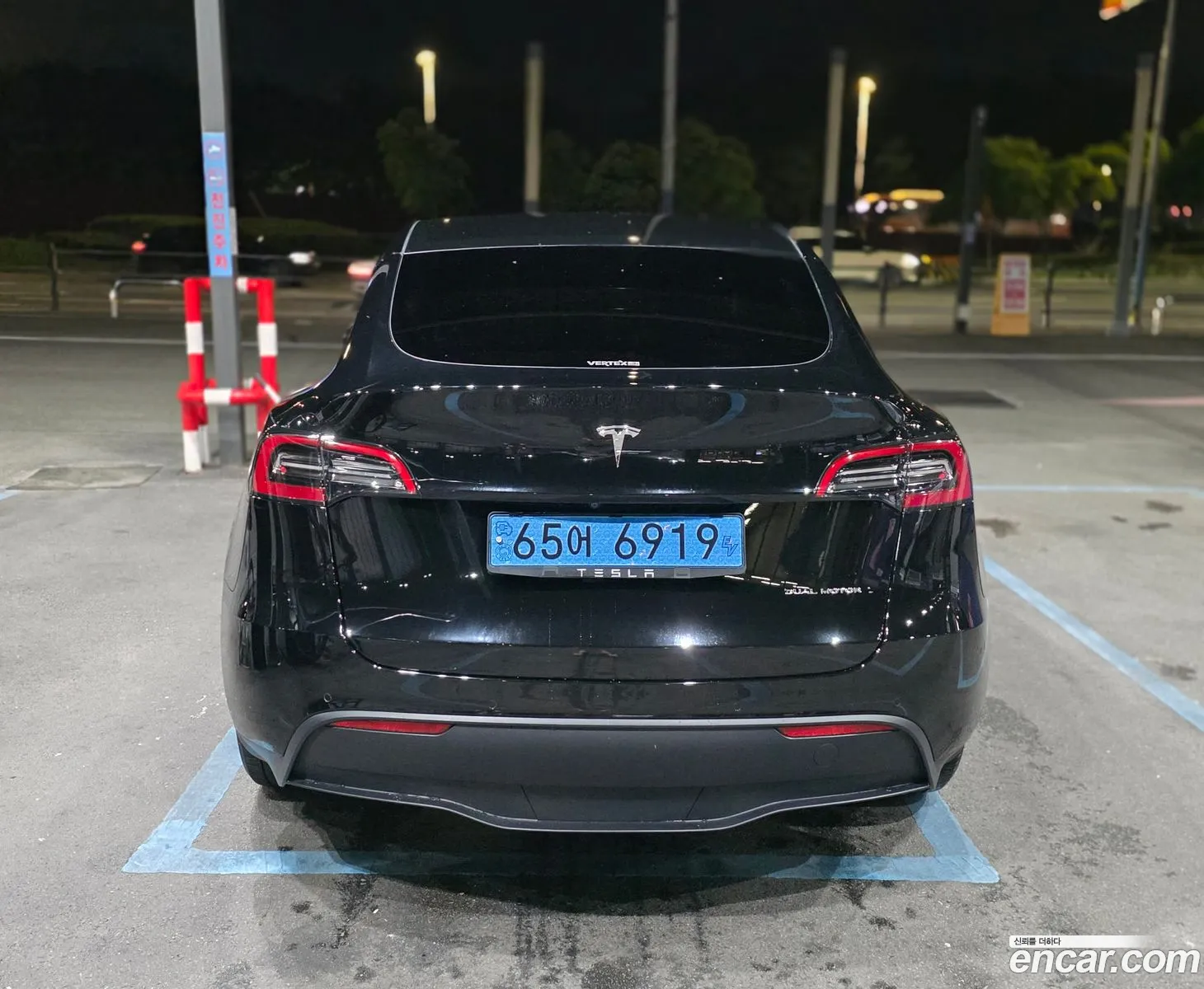 Tesla Model Y 2021 — 8