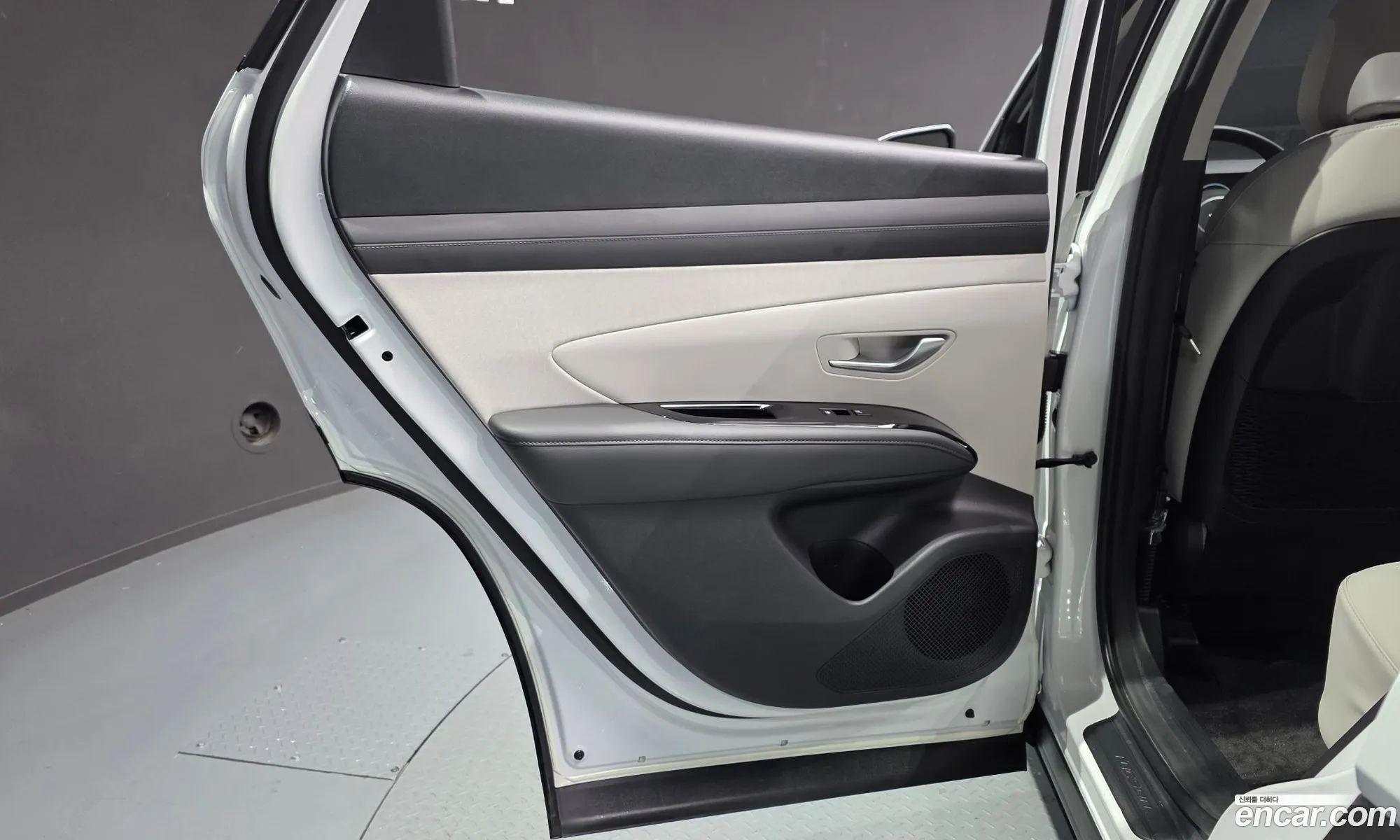 Hyundai Tucson Hybrid 2025 — 32