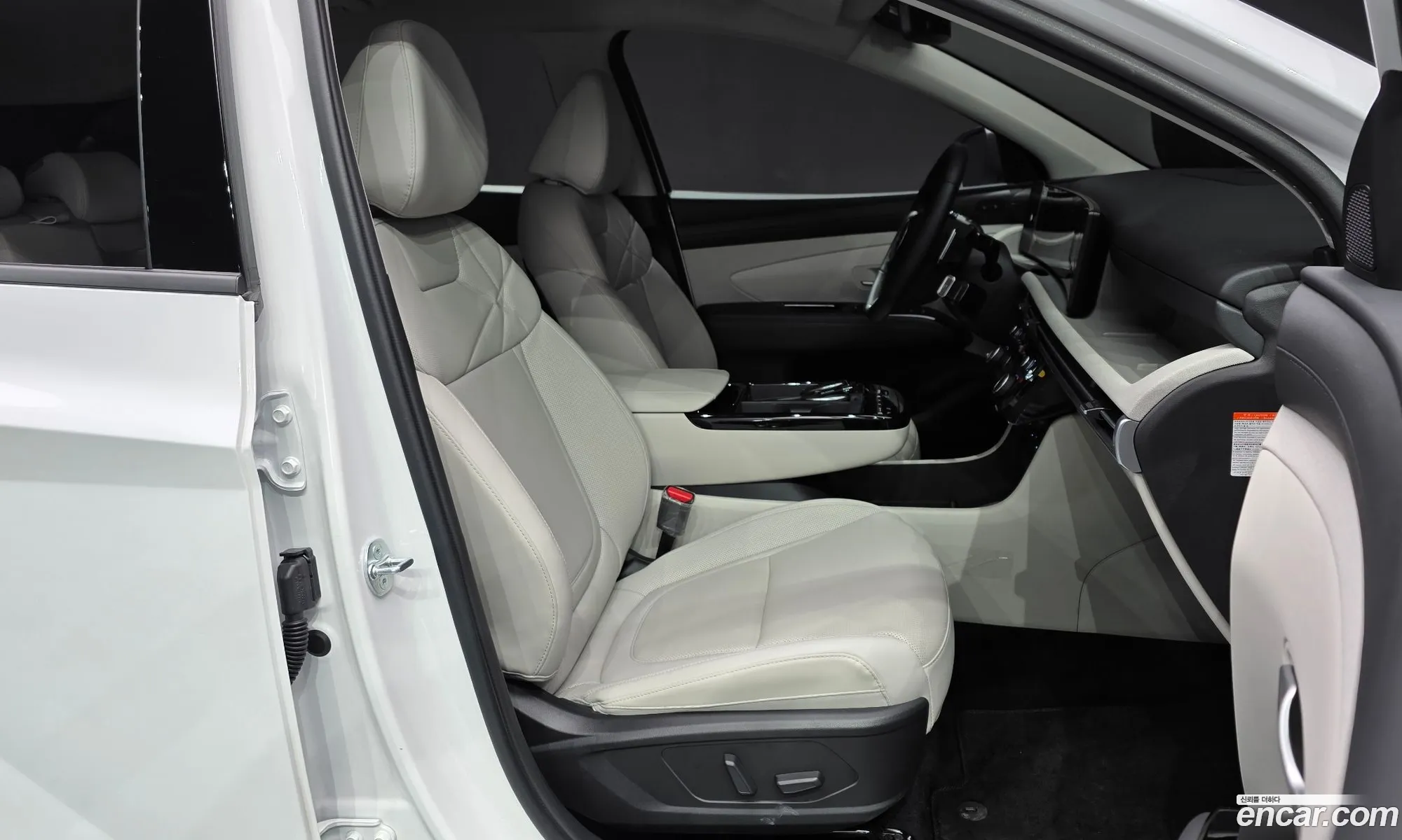 Hyundai Tucson Hybrid 2025 — 16