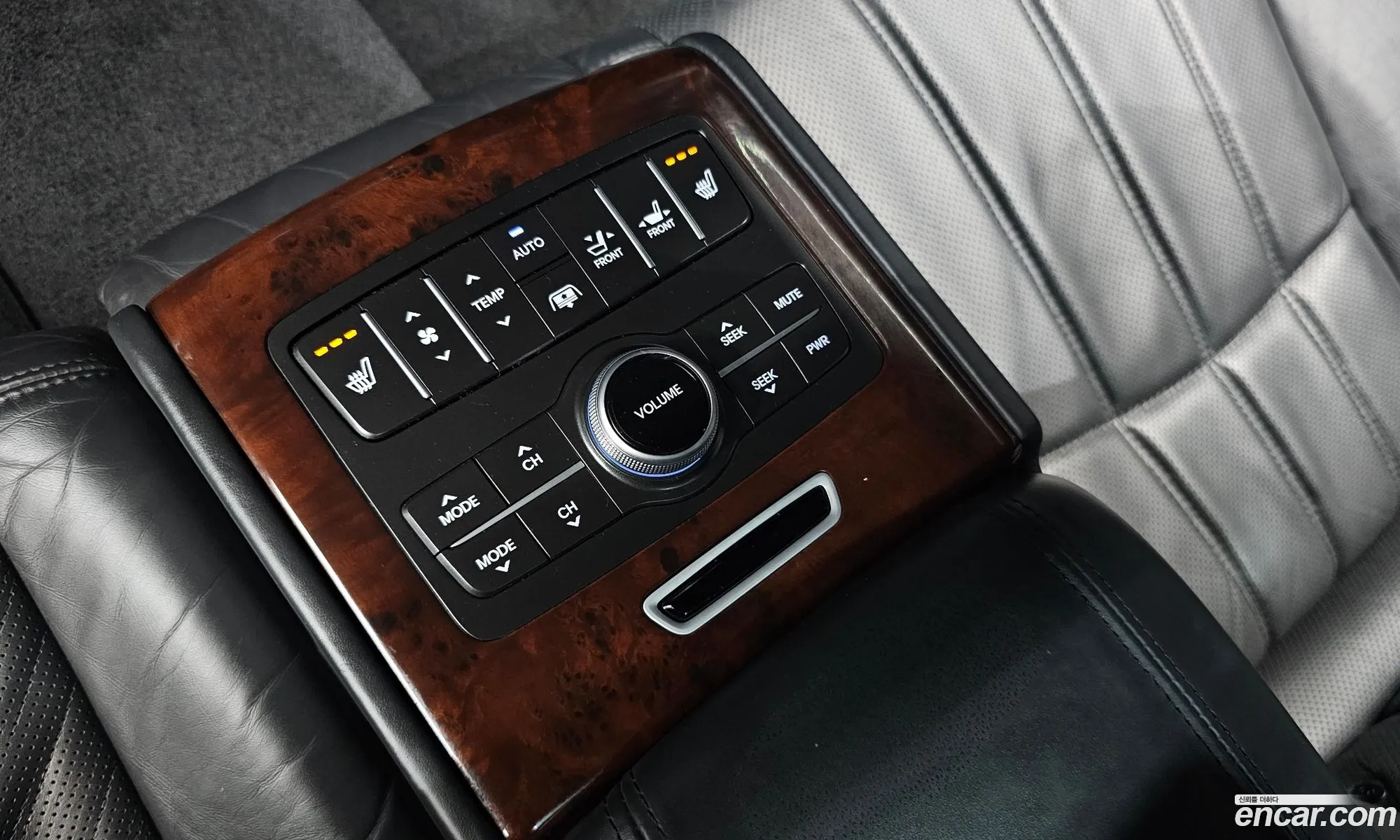 Hyundai Equus 2011 — 14