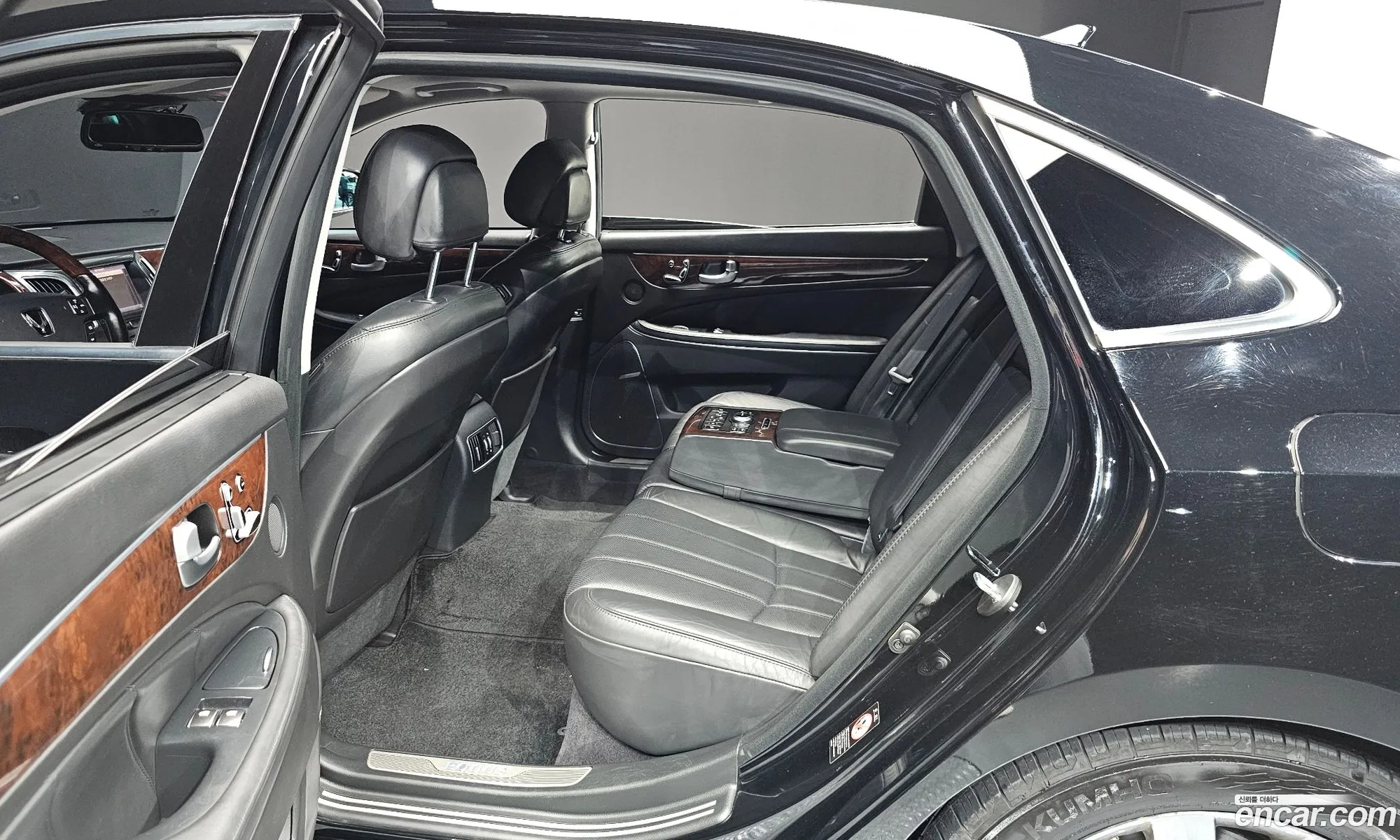 Hyundai Equus 2011 — 19
