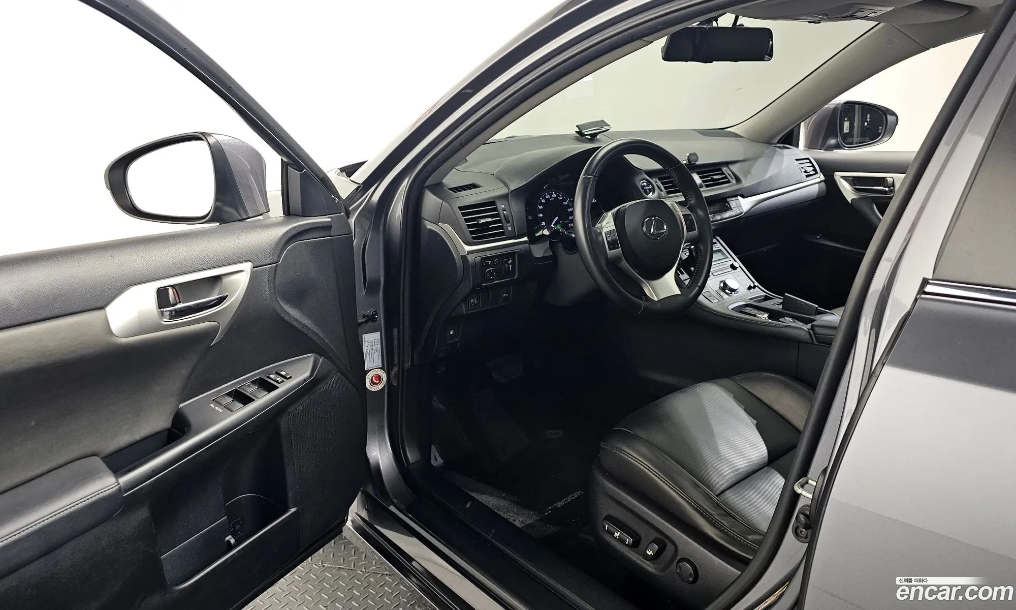 Lexus CT200h 2013 JTHKD5BH9D2155216 — 4