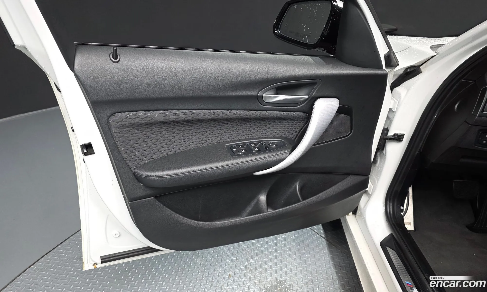 BMW 1 Series 2017 WBA1S5103J5K35097 — 24