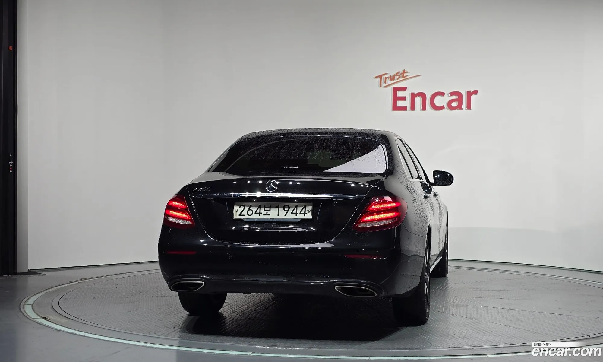 Mercedes-Benz E-Class W213 2019 WDDZF4FB2LA718188 — 2