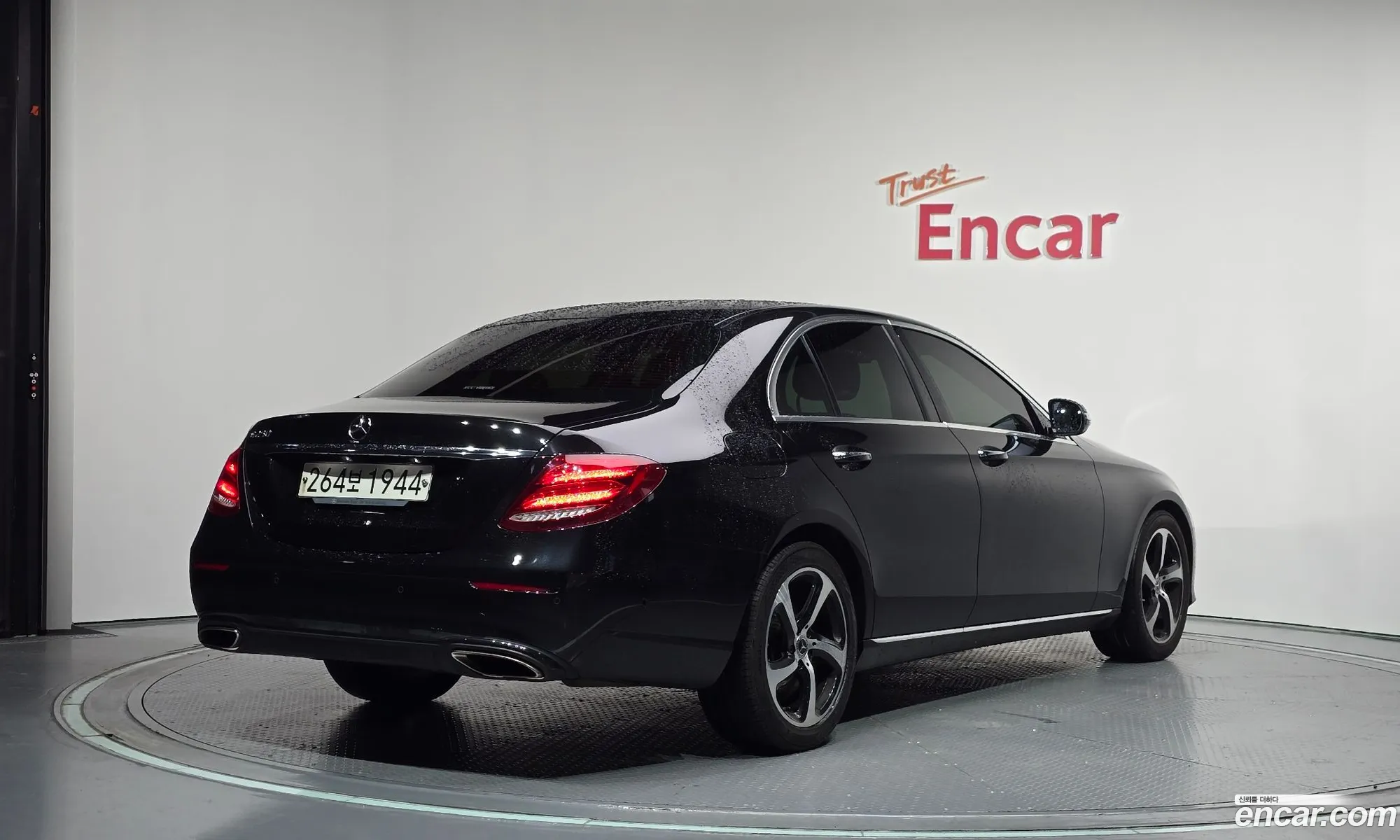 Mercedes-Benz E-Class W213 2019 WDDZF4FB2LA718188 — 21