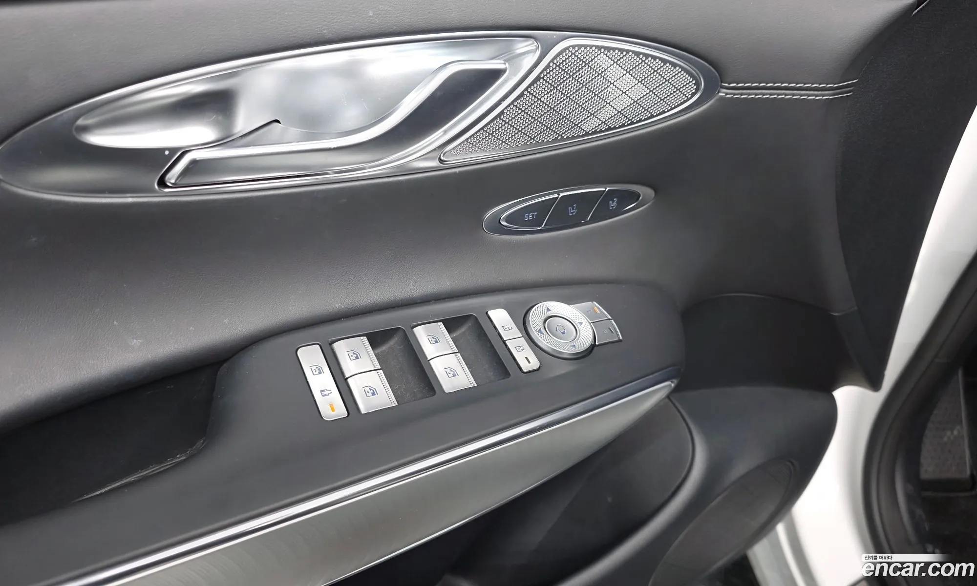 Genesis GV70 2022 — 28