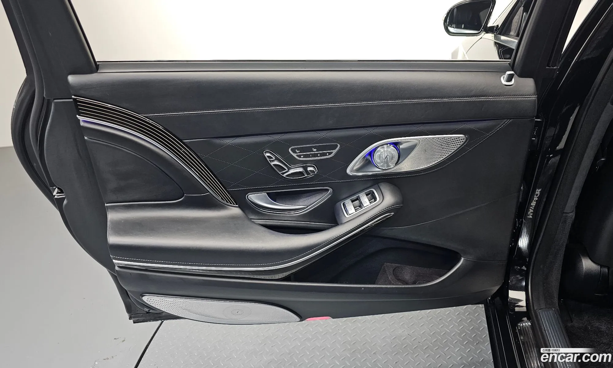 Mercedes-Benz S-Class W222 2020 — 31