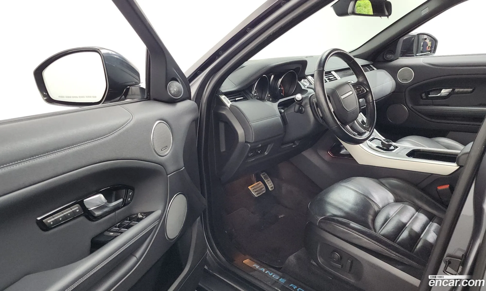 Land Rover Range Rover Evoque 2018 SALVA2BN2JH321069 — 18