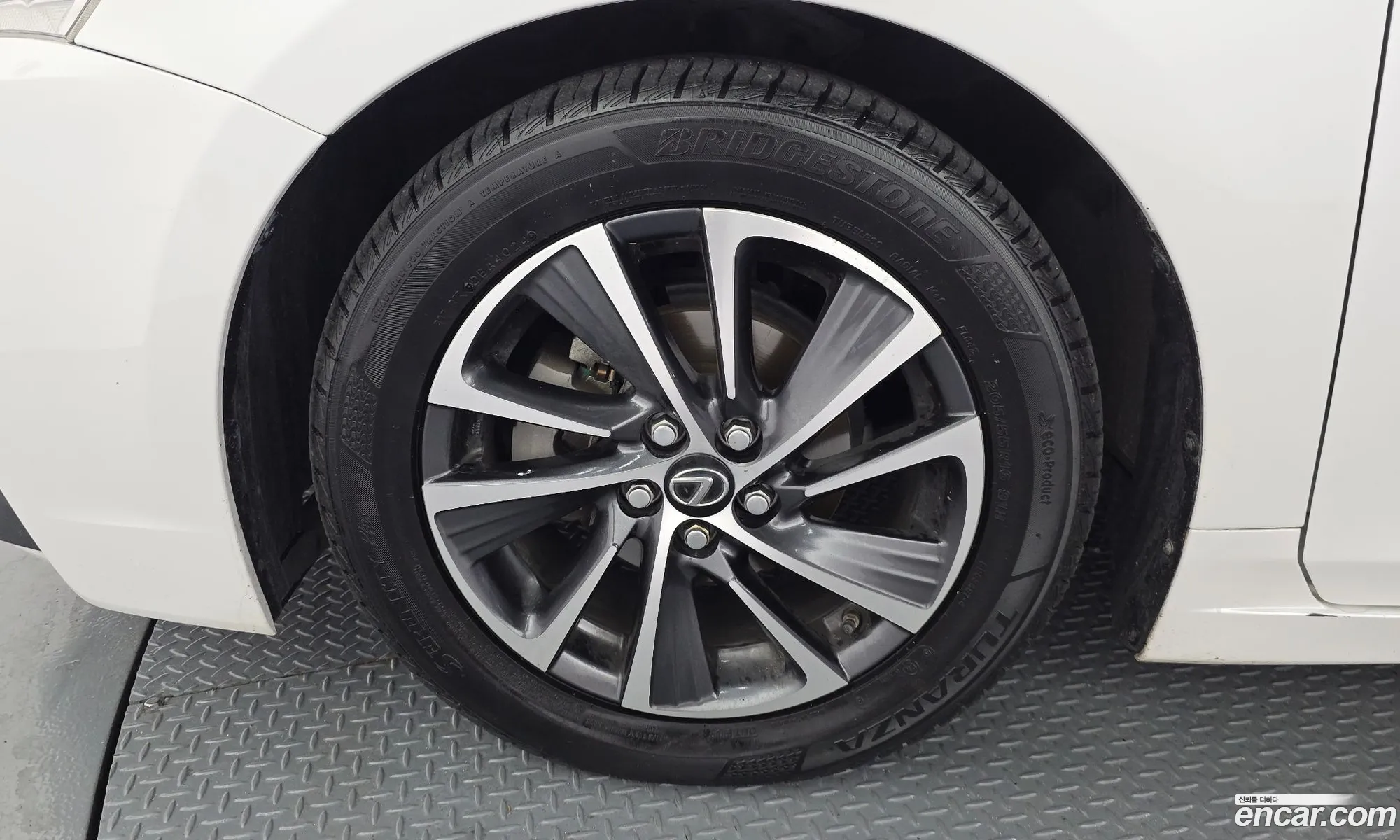 Lexus CT200h 2017 JTHKD5BH1J2314497 — 11