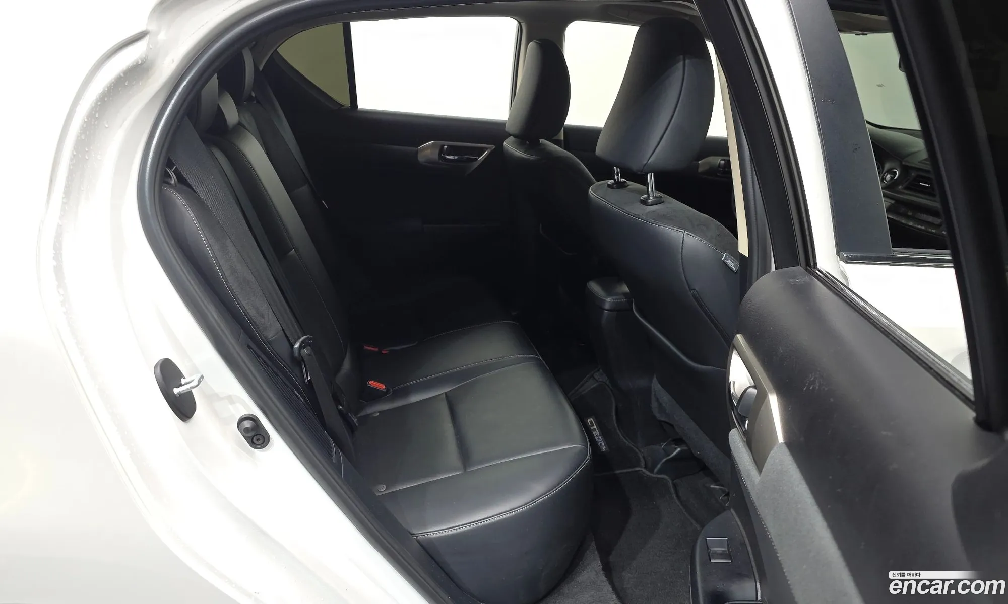 Lexus CT200h 2017 JTHKD5BH1J2314497 — 13