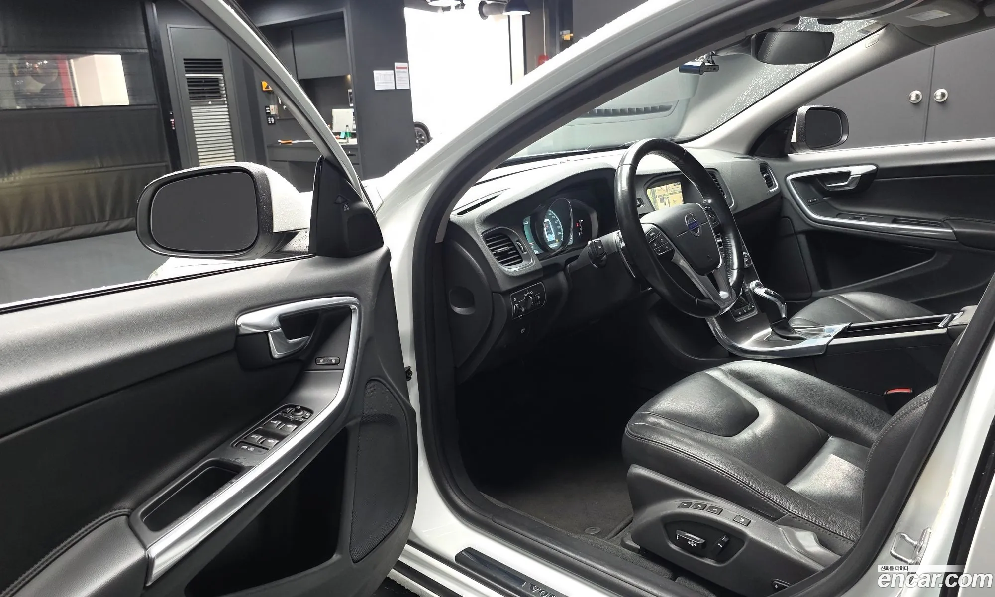 Volvo S60 2015 YV1FS84BBF2354944 — 19