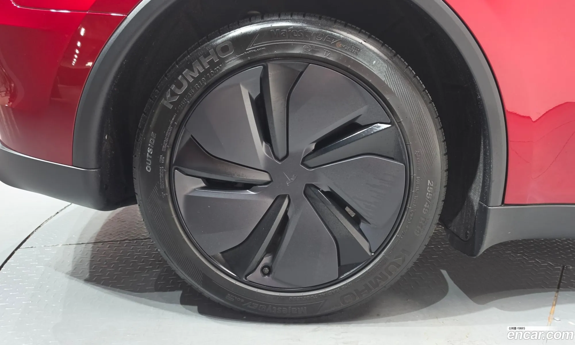 Tesla Model Y 2025 LRWYGCEK4SC202168 — 24