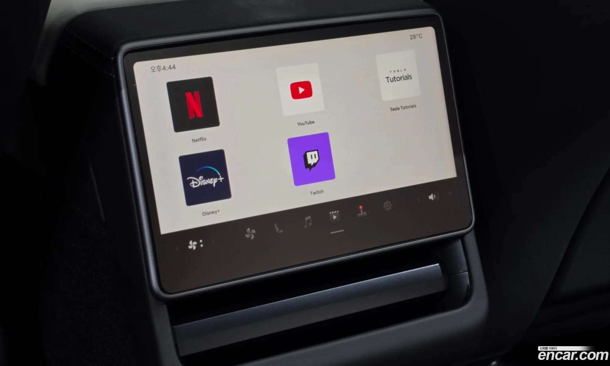 Tesla Model Y 2025 LRWYGCEK4SC202168 — 10