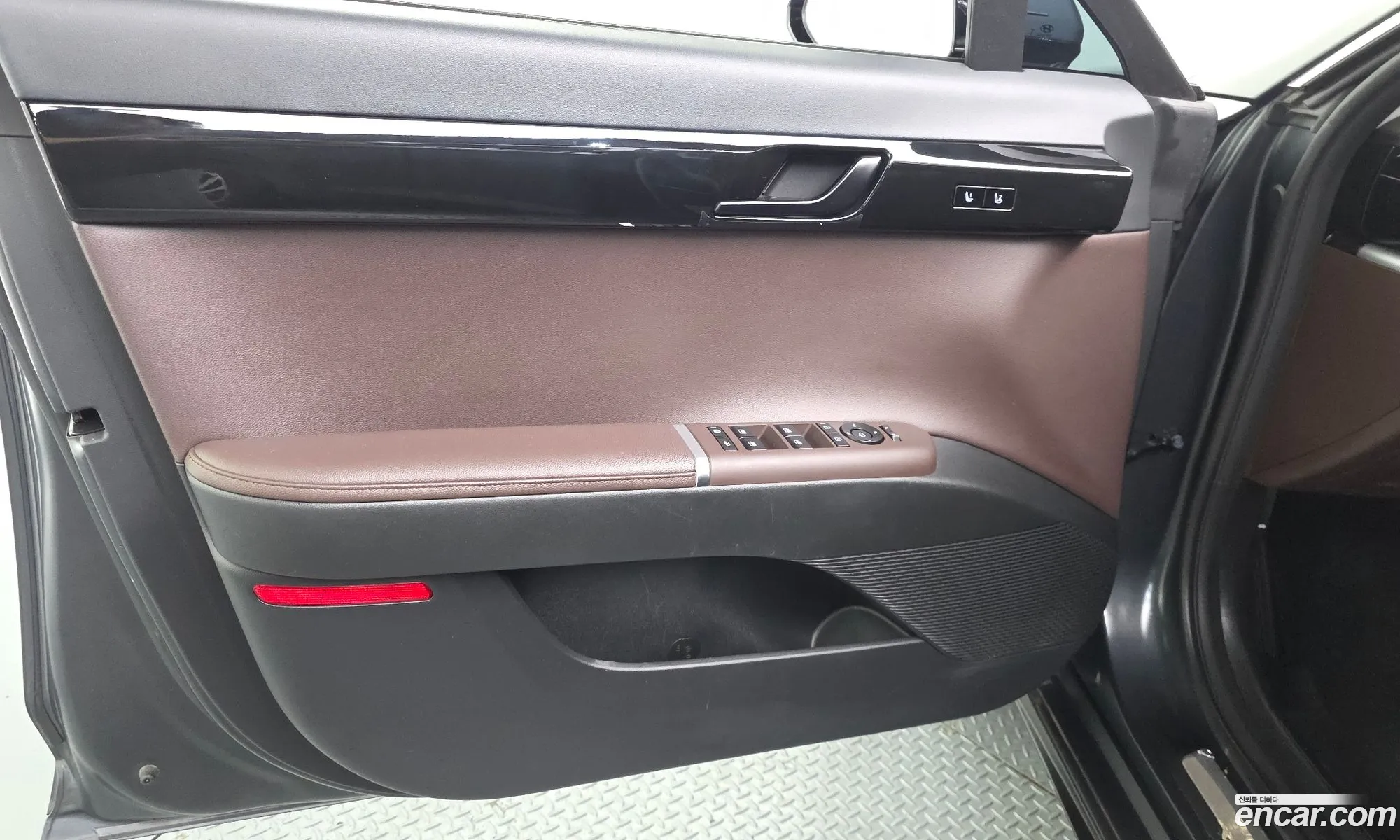 Hyundai Grandeur Hybrid 2023 — 11