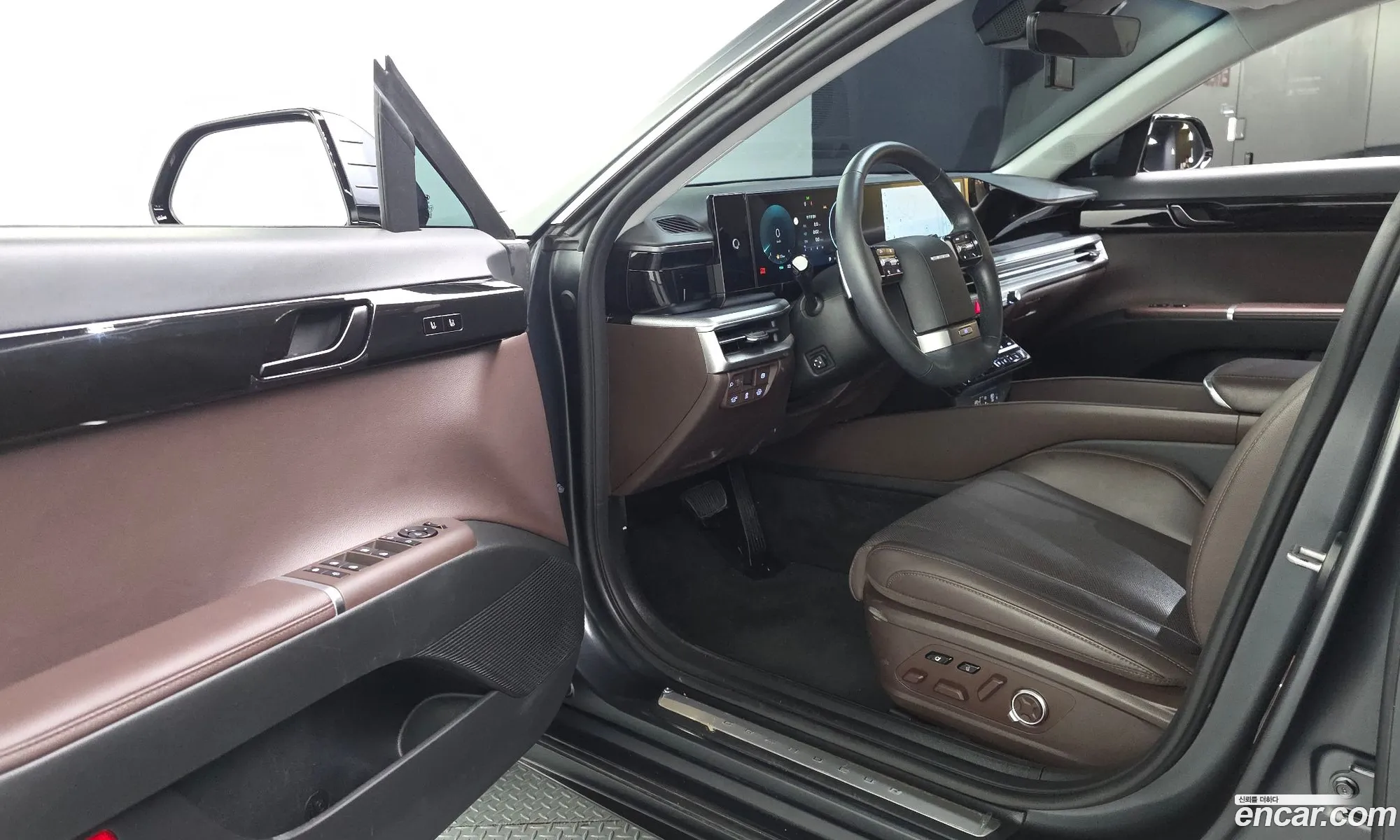 Hyundai Grandeur Hybrid 2023 — 28